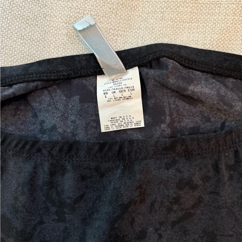 STUNNING one piece suit with matching swim skirt, size large, unique & sexy. ๐ - Picture 11 of 13
